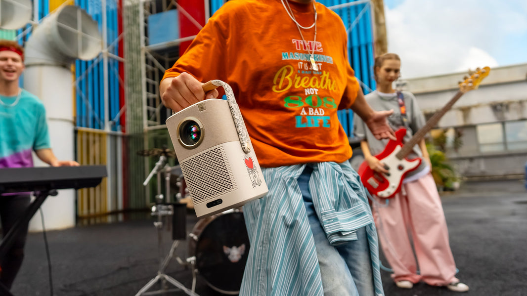 Yaber将科技与流行文化结合，推出首台以凯斯-哈林为灵感的投影仪